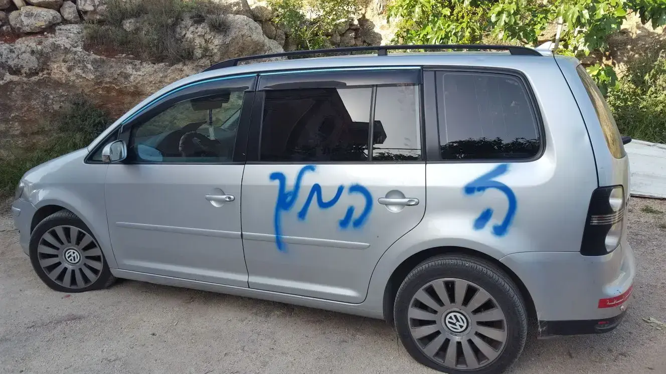 כתובות נאצה שרוססו בכפר א-סווייה שבאזור שכם, 17 באפריל 2018 כתובות נאצה שרוססו בכפר א-סווייה שבאזור שכם, 17 באפריל 2018