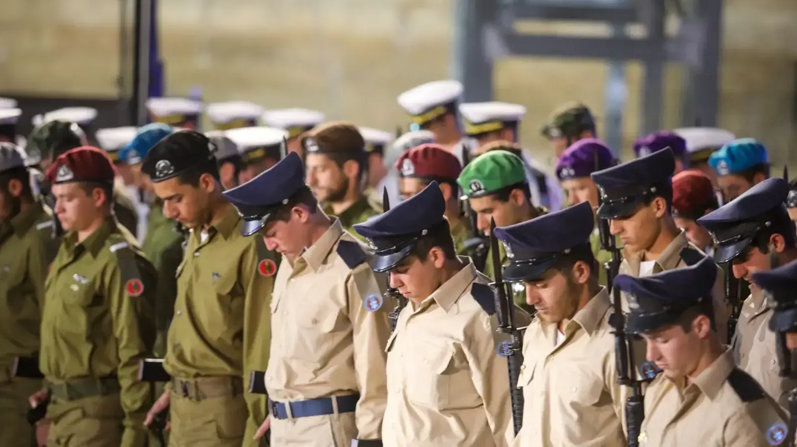 הדלקת נר זכרון בכותל, במעמד כבוד נשיא המדינה, הרמטכ"ל ומשפחות שכולות 17 באפריל 2018 הדלקת נר זכרון בכותל, במעמד כבוד נשיא המדינה, הרמטכ"ל ומשפחות שכולות 17 באפריל 2018