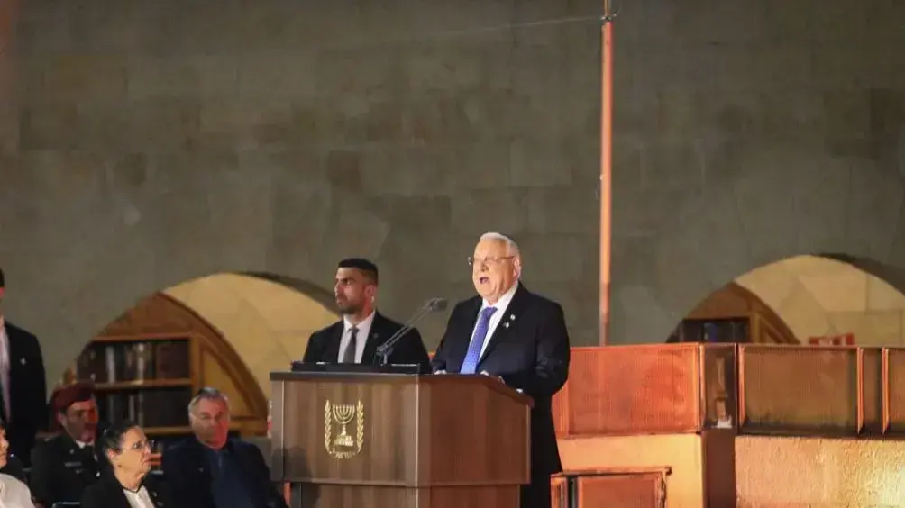 הדלקת נר זכרון בכותל, במעמד כבוד נשיא המדינה, הרמטכ"ל ומשפחות שכולות 17 באפריל 2018 הדלקת נר זכרון בכותל, במעמד כבוד נשיא המדינה, הרמטכ"ל ומשפחות שכולות 17 באפריל 2018