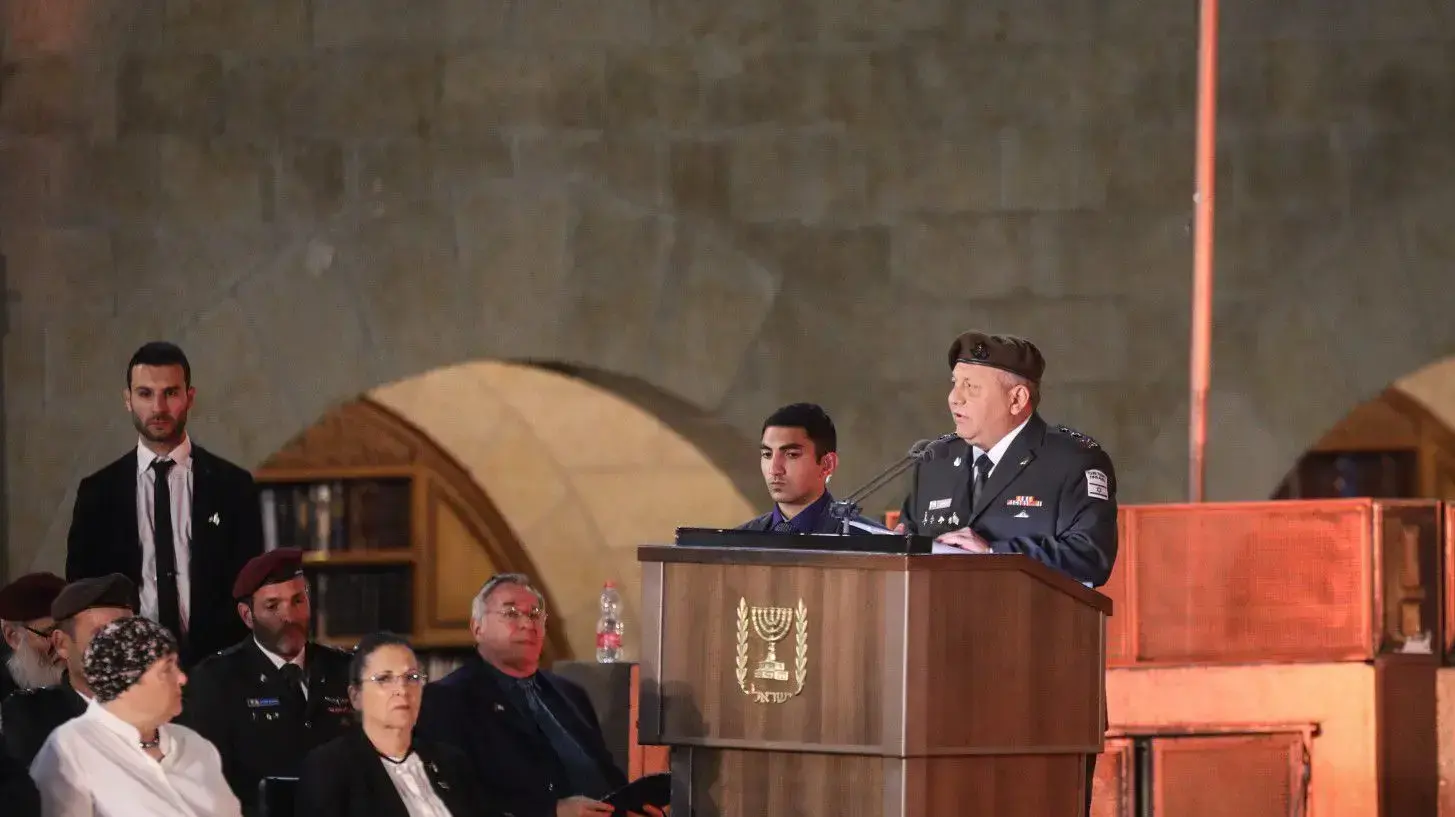 הדלקת נר זכרון בכותל, במעמד כבוד נשיא המדינה, הרמטכ"ל ומשפחות שכולות 17 באפריל 2018 הדלקת נר זכרון בכותל, במעמד כבוד נשיא המדינה, הרמטכ"ל ומשפחות שכולות 17 באפריל 2018