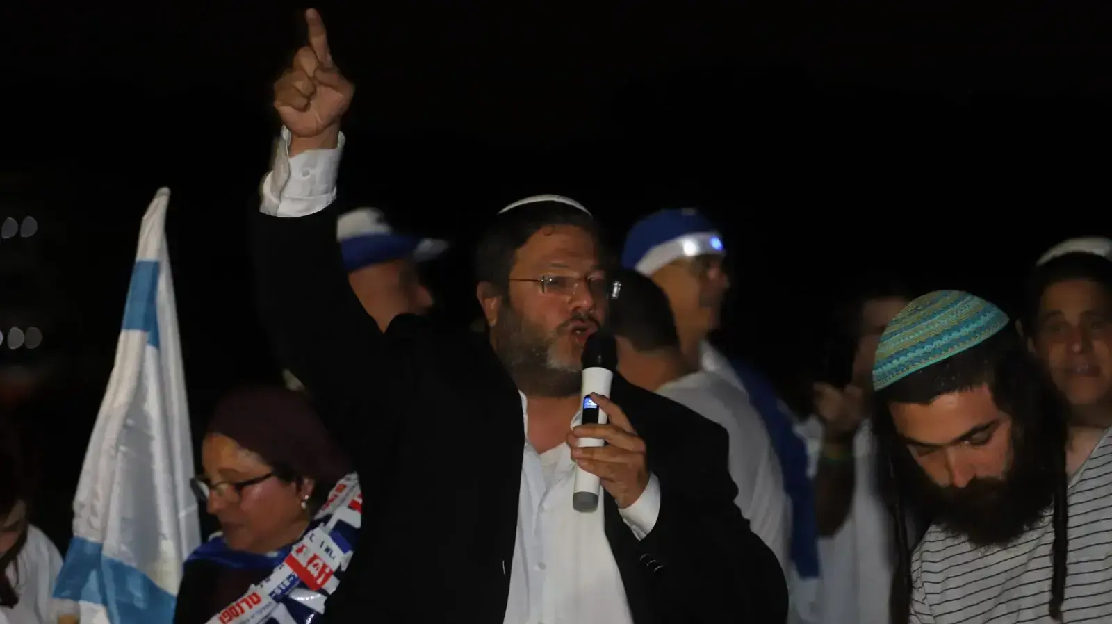 הפגנה נגד הטקס המשותף לישראלים ולפלסטינים הפגנה נגד הטקס המשותף לישראלים ולפלסטינים