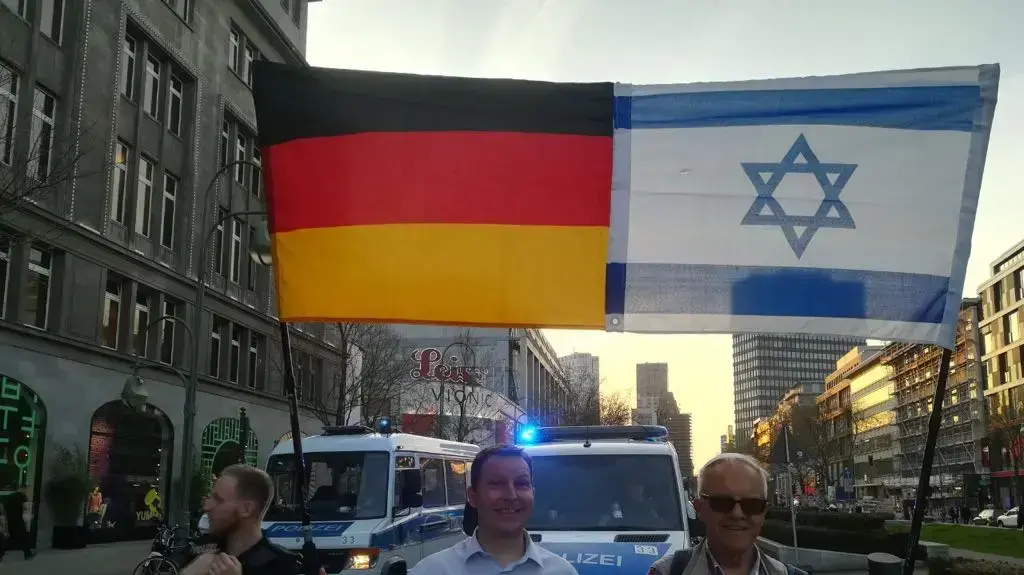 צעדה בברלין נגד אנטישמיות ולכבוד 70 שנה לישראל צעדה בברלין נגד אנטישמיות ולכבוד 70 שנה לישראל
