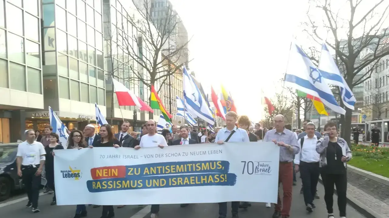 צעדה בברלין נגד אנטישמיות ולכבוד 70 שנה לישראל צעדה בברלין נגד אנטישמיות ולכבוד 70 שנה לישראל