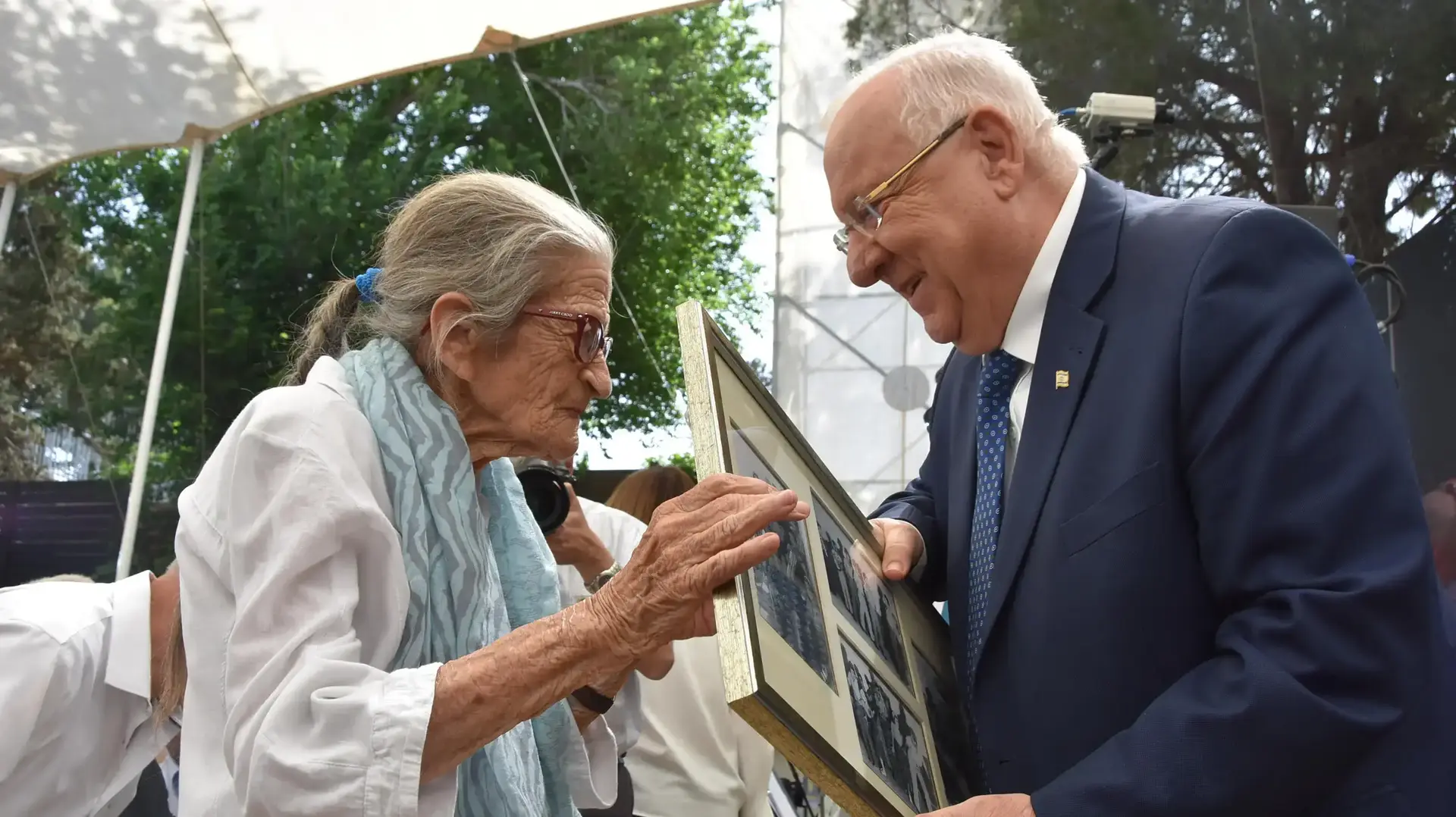 נשיא המדינה, רובי ריבלין במחווה מיוחדת לנעמי פולני, בית הנשיא, 19 באפריל 2018 נשיא המדינה, רובי ריבלין במחווה מיוחדת לנעמי פולני, בית הנשיא, 19 באפריל 2018