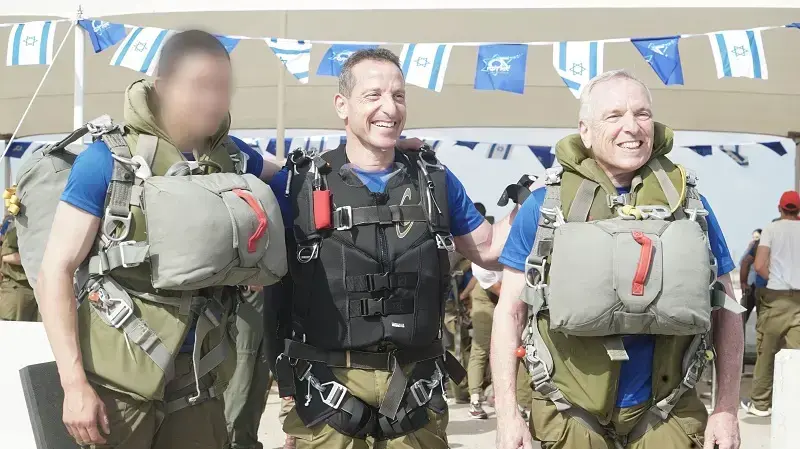 במסגרת אירועי 70 שנה למדינת ישראל, נערכו מפגני צניחה במספר מוקדים ברחבי הארץ