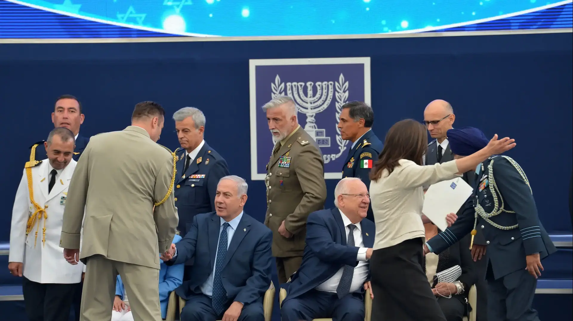 קבלת פנים לסגל הדיפלומטי לרגל יום העצמאות ה-70 במשכן הנשיא בירושלים קבלת פנים לסגל הדיפלומטי לרגל יום העצמאות ה-70 במשכן הנשיא בירושלים