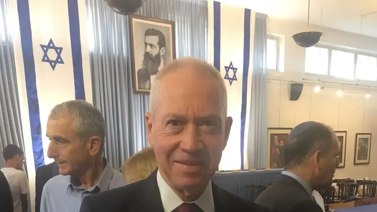 חתימה על מגילת העצמאות בבית העצמאות אחרי ישיבה מיוחדת חתימה על מגילת העצמאות בבית העצמאות אחרי ישיבה מיוחדת