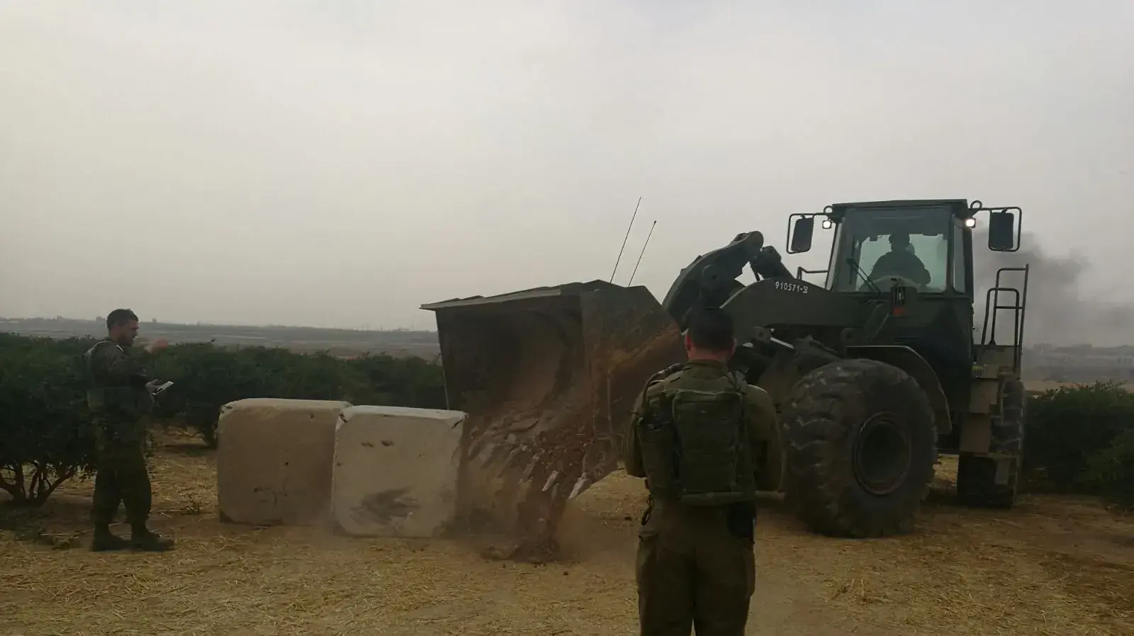 צה"ל הציב מרכיבי מיגון ללוחמים מול מוקדי ההפגנות גבול רצועת עזה צה"ל הציב מרכיבי מיגון ללוחמים מול מוקדי ההפגנות גבול רצועת עזה