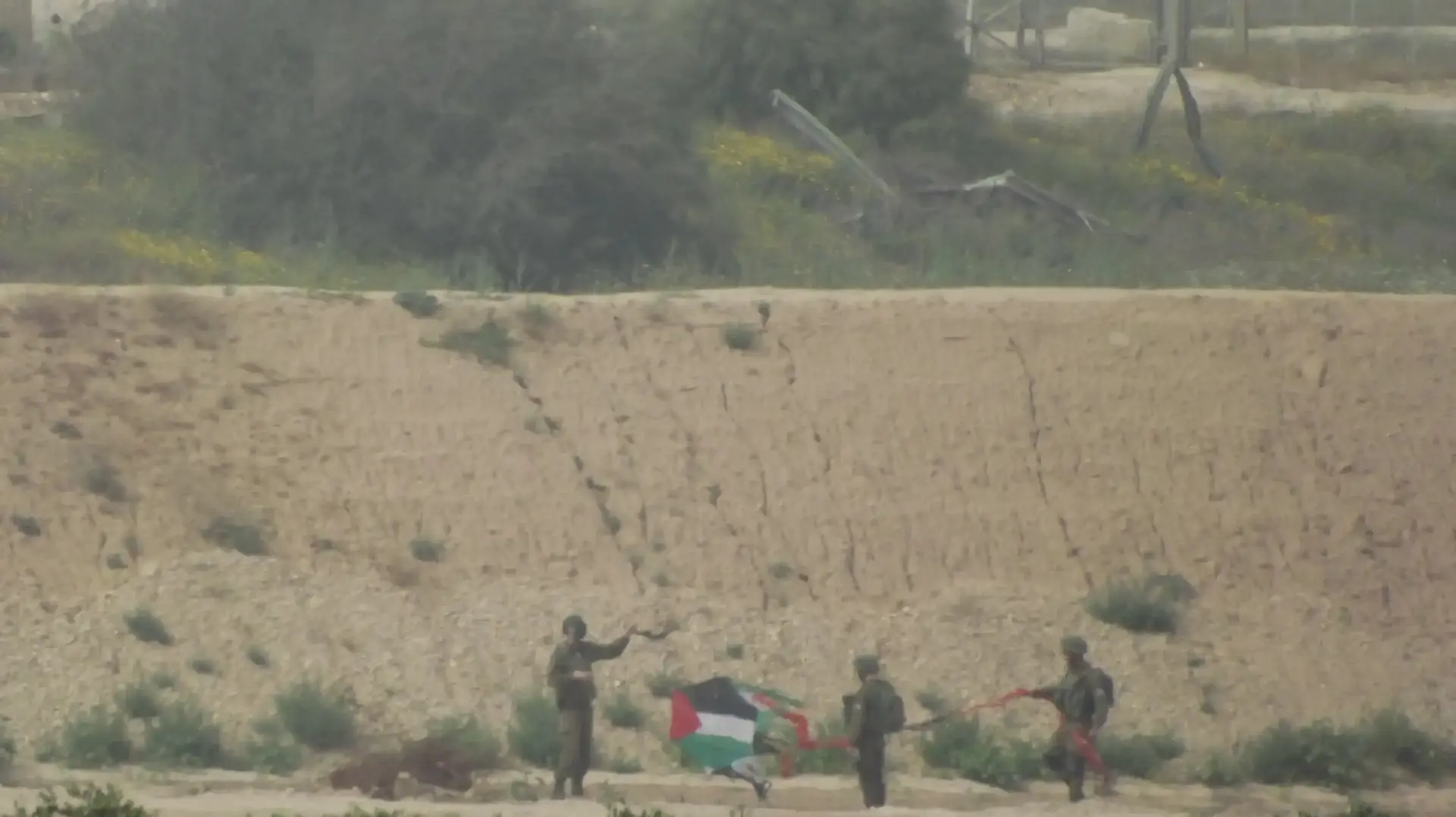 עפיפוני תבערה בגבול רצועת עזה, הפלסטינים מפגינים עפיפוני תבערה בגבול רצועת עזה, הפלסטינים מפגינים