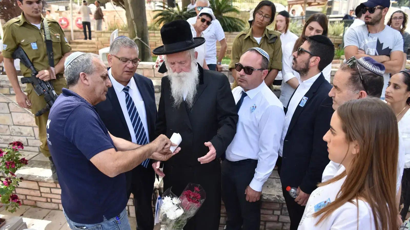 אזכרה לזכר יצחק אדרי שנהרג בלבנון אזכרה לזכר יצחק אדרי שנהרג בלבנון