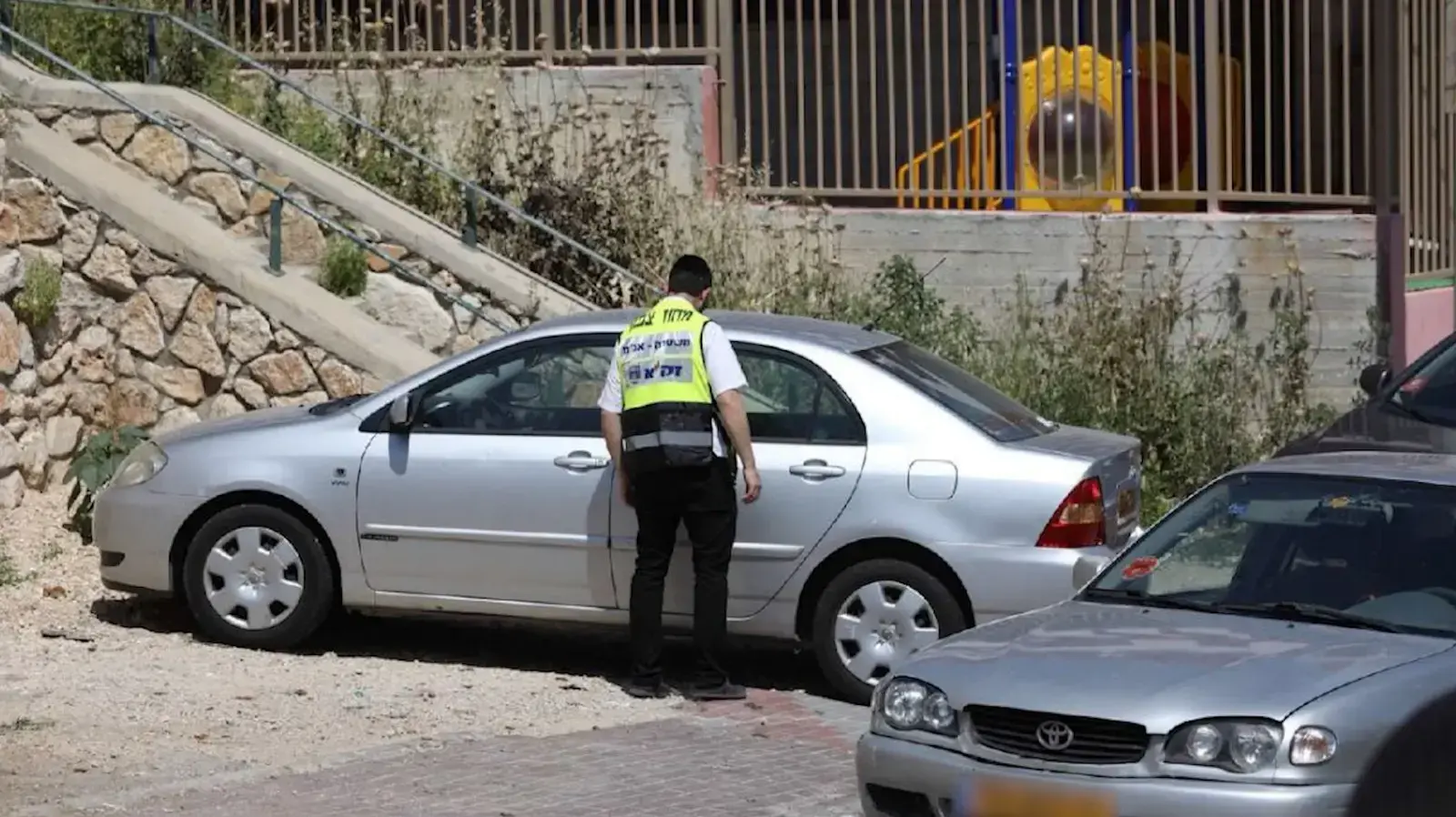 המיקום בו הפעוט כבן שנתיים מת לאחר שנשכח ברכב ברכסים
24 בפאריל 2018 המיקום בו הפעוט כבן שנתיים מת לאחר שנשכח ברכב ברכסים
24 בפאריל 2018