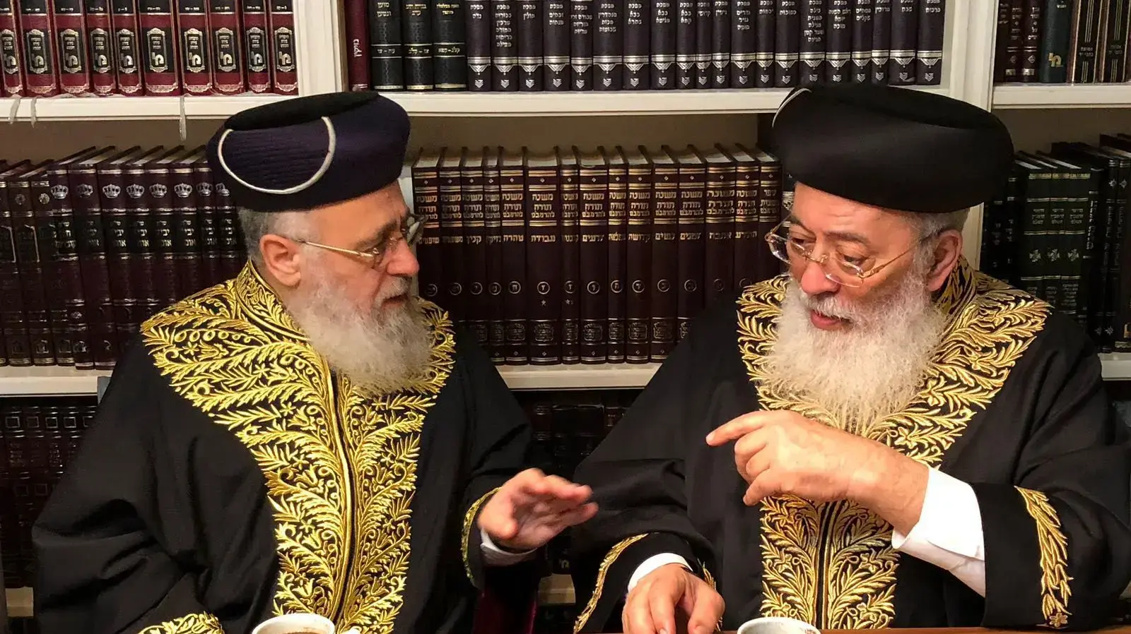 אריה דרעי בפגישת פיוס עם הרב שלמה עמאר ויצחק יוסף אריה דרעי בפגישת פיוס עם הרב שלמה עמאר ויצחק יוסף