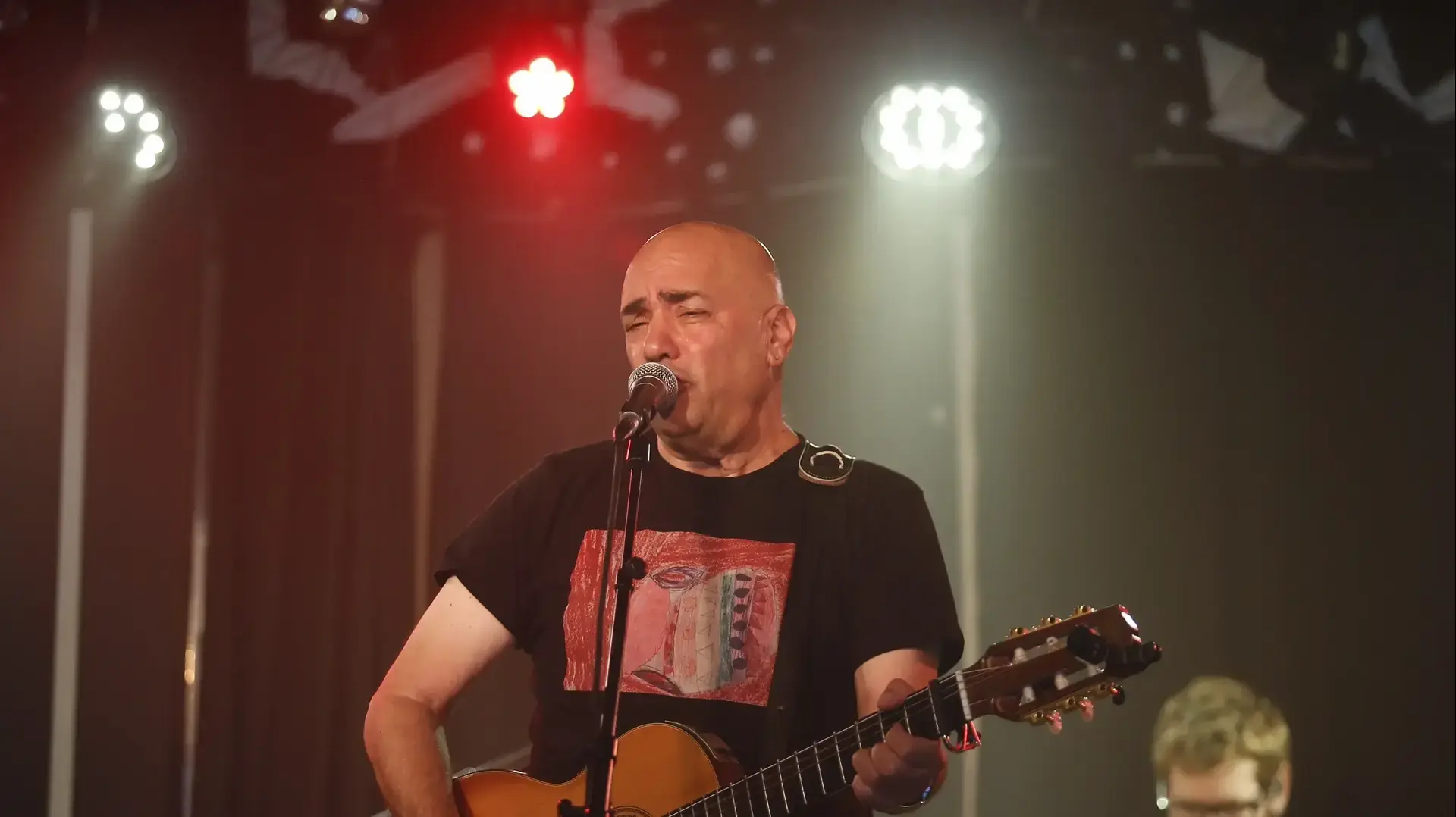 ראיון עם דני רובס לקראת מופע השקת אלבומו החדש ראיון עם דני רובס לקראת מופע השקת אלבומו החדש