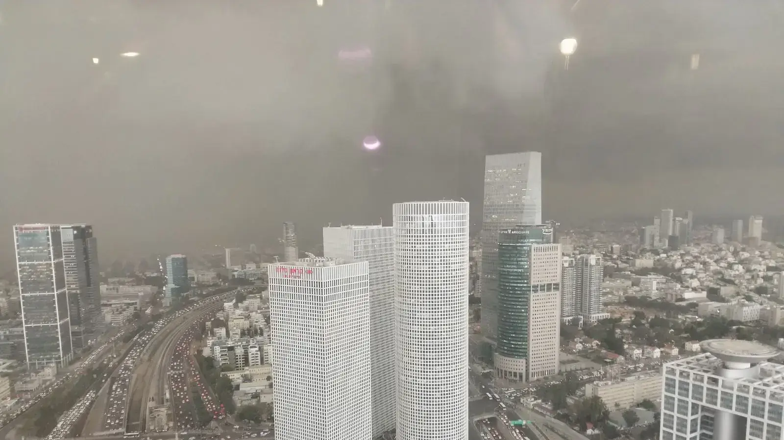 מזג אויר סוער בתל אביב, 25 באפריל 2018 מזג אויר סוער בתל אביב, 25 באפריל 2018