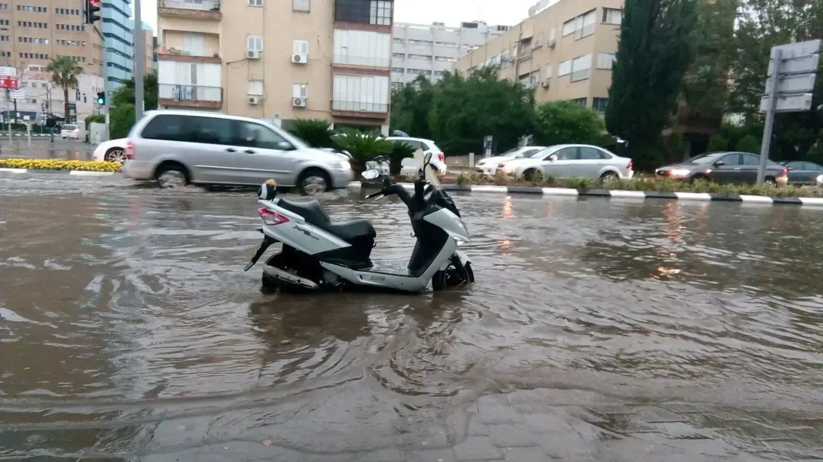 הצפות ברחובות תל אביב, 25 באפריל 2018 הצפות ברחובות תל אביב, 25 באפריל 2018
