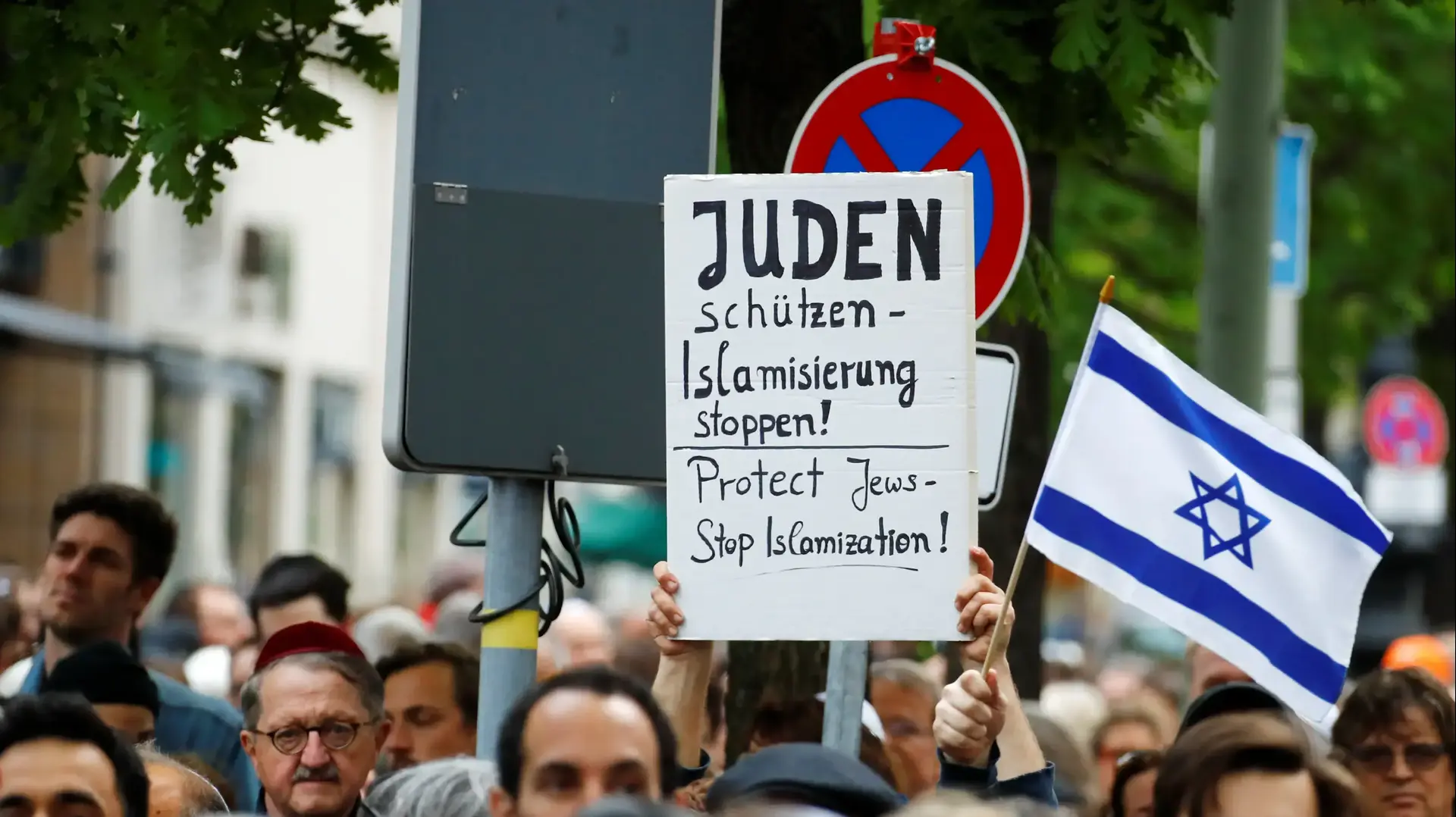 צעדת הכיפות בברלין גרמניה במחאה על אנטישמיות צעדת הכיפות בברלין גרמניה במחאה על אנטישמיות