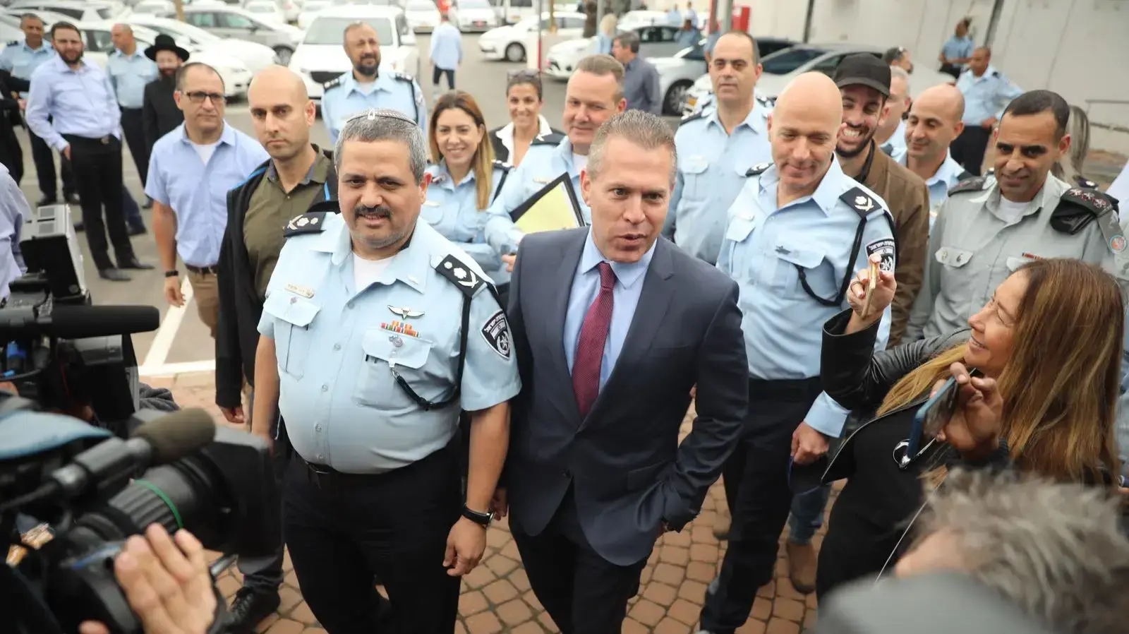 מרכז השליטה המשודרג של אגף התנועה בבית דגן מפכ"ל המשטרה רוני אלשך גלעד ארדן מרכז השליטה המשודרג של אגף התנועה בבית דגן מפכ"ל המשטרה רוני אלשך גלעד ארדן