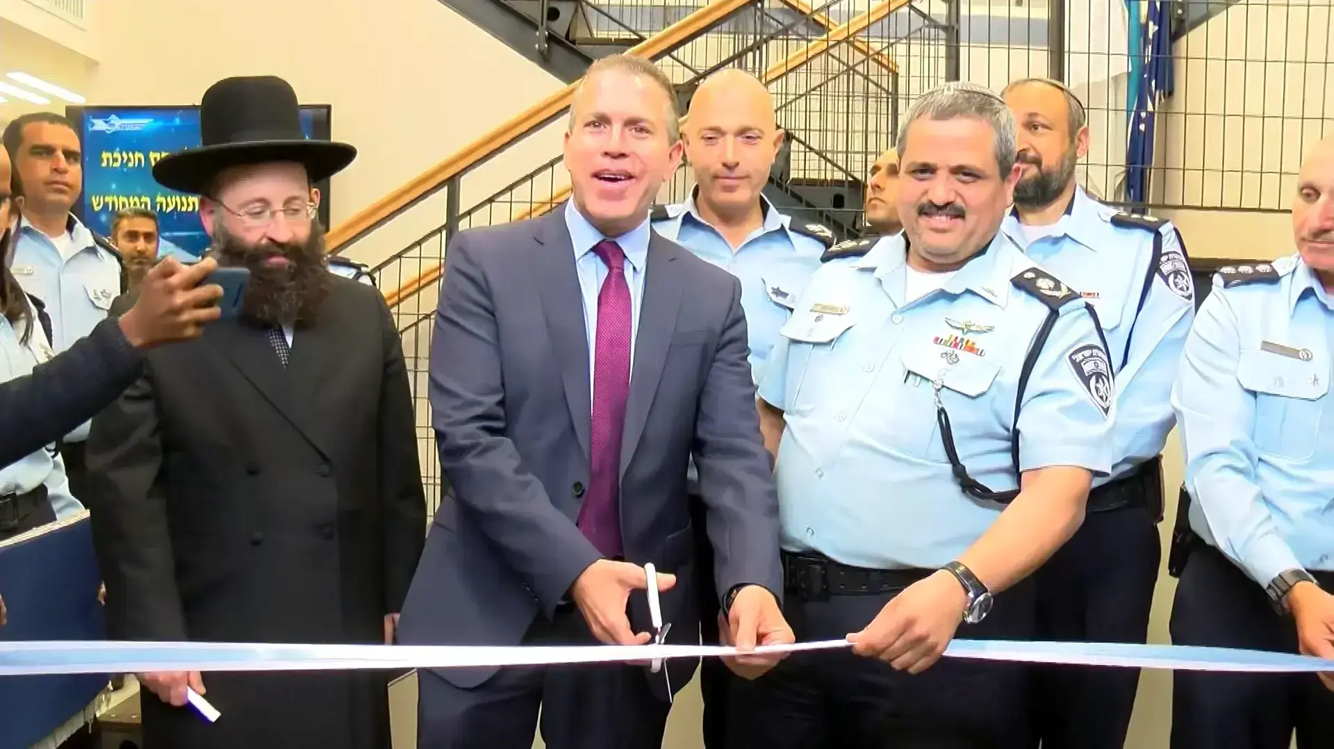 השר לביטחון הפנים גלעד ארדן אמר בחנוכת מרכז השליטה החדש של אגף התנועה בבית דגן כי ניצב בדימוס ניסו שחם "נכשל במבחן הפלילי ומעשיו מלמדים על נורמות פסולות"