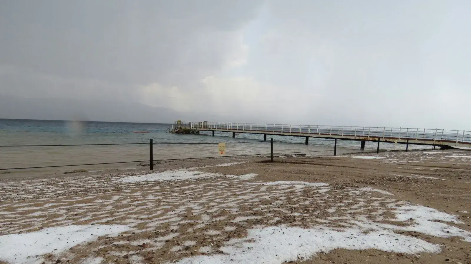 שיטפונות באילת 26 באפריל 2018
זרימות חזקות מאוד למפרץ אילת של מים מזוהמים עם כמות גדולה של סדימנטים, לאורך כל שונית האלמוגים. שיטפונות באילת 26 באפריל 2018
זרימות חזקות מאוד למפרץ אילת של מים מזוהמים עם כמות גדולה של סדימנטים, לאורך כל שונית האלמוגים.