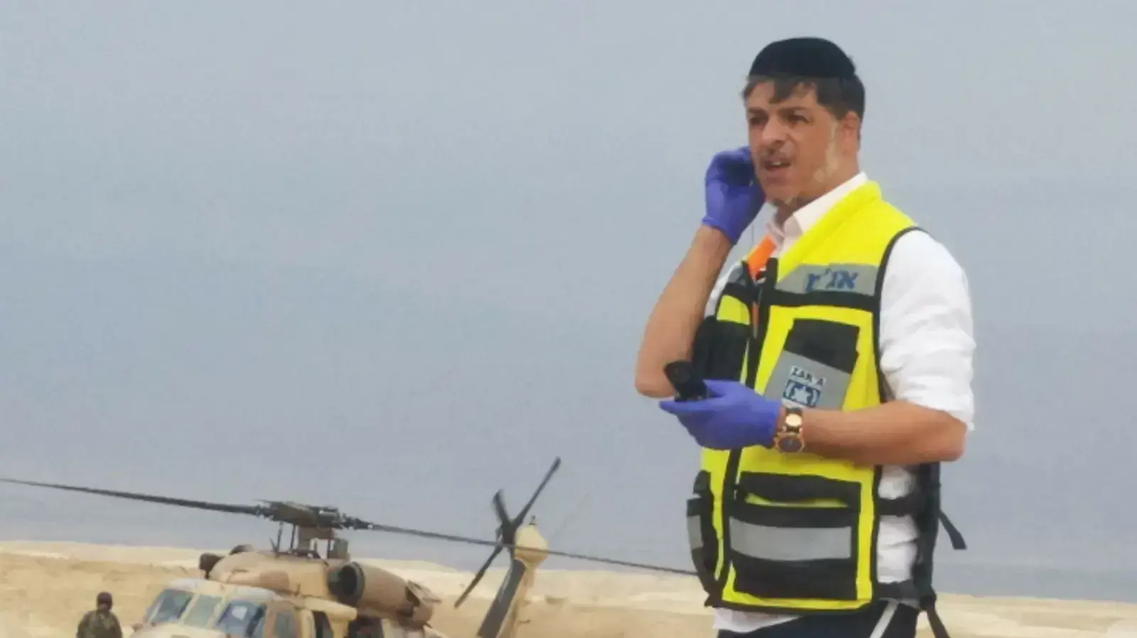 אוטובוס של נערים נקלע לשיטפון במהלך טיול בנחל צפית שבערבה. שוטרים, מתנדבים מיחידת החילוץ ערבה ומסוקים של צה"ל הוזעקו לחלץ את הנערים
אוטובוס של נערים נקלע לשיטפון במהלך טיול בנחל צפית שבערבה. שוטרים, מתנדבים מיחידת החילוץ ערבה ומסוקים של צה"ל הוזעקו לחלץ את הנערים