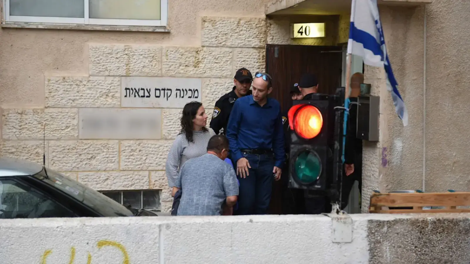אוטובוס של נערים נקלע לשיטפון במהלך טיול בנחל צפית שבערבה. שוטרים, מתנדבים מיחידת החילוץ ערבה ומסוקים של צה"ל הוזעקו לחלץ את הנערים
(פתח המכינה הקדם צבאית בתל אביב)
אוטובוס של נערים נקלע לשיטפון במהלך טיול בנחל צפית שבערבה. שוטרים, מתנדבים מיחידת החילוץ ערבה ומסוקים של צה"ל הוזעקו לחלץ את הנערים
(פתח המכינה הקדם צבאית בתל אביב)