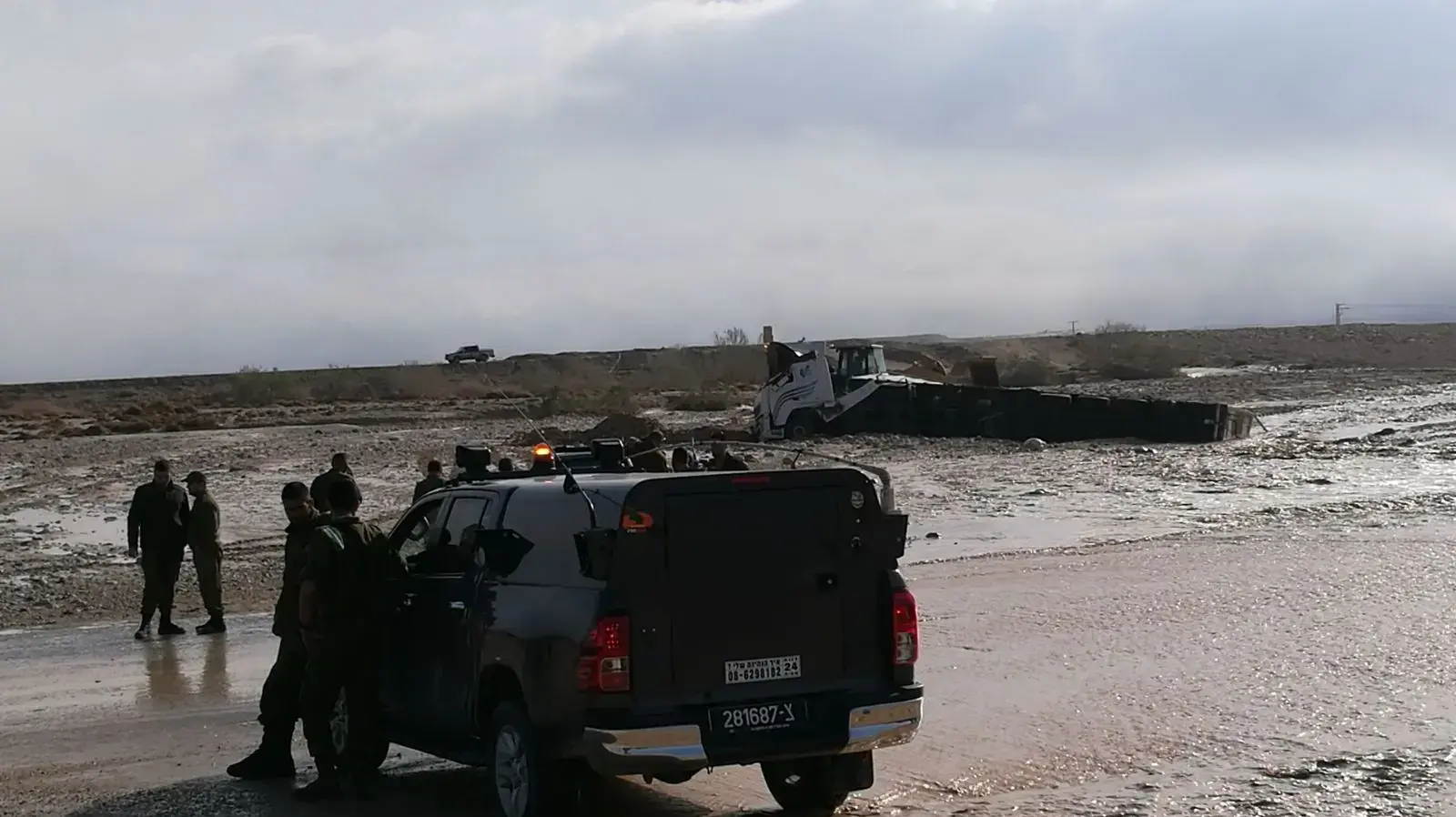 פעולות חיפוש אחר נהג משאית שנעדר אחרי השיטפון בערבה, 27 באפריל 2018