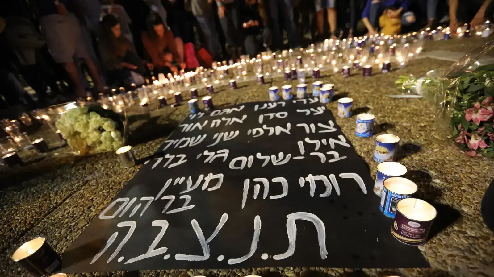 הדלקת נרות בכיכר רבין לזכר 10 ההרוגים באסון השיטפון, 28 באפריל 2018