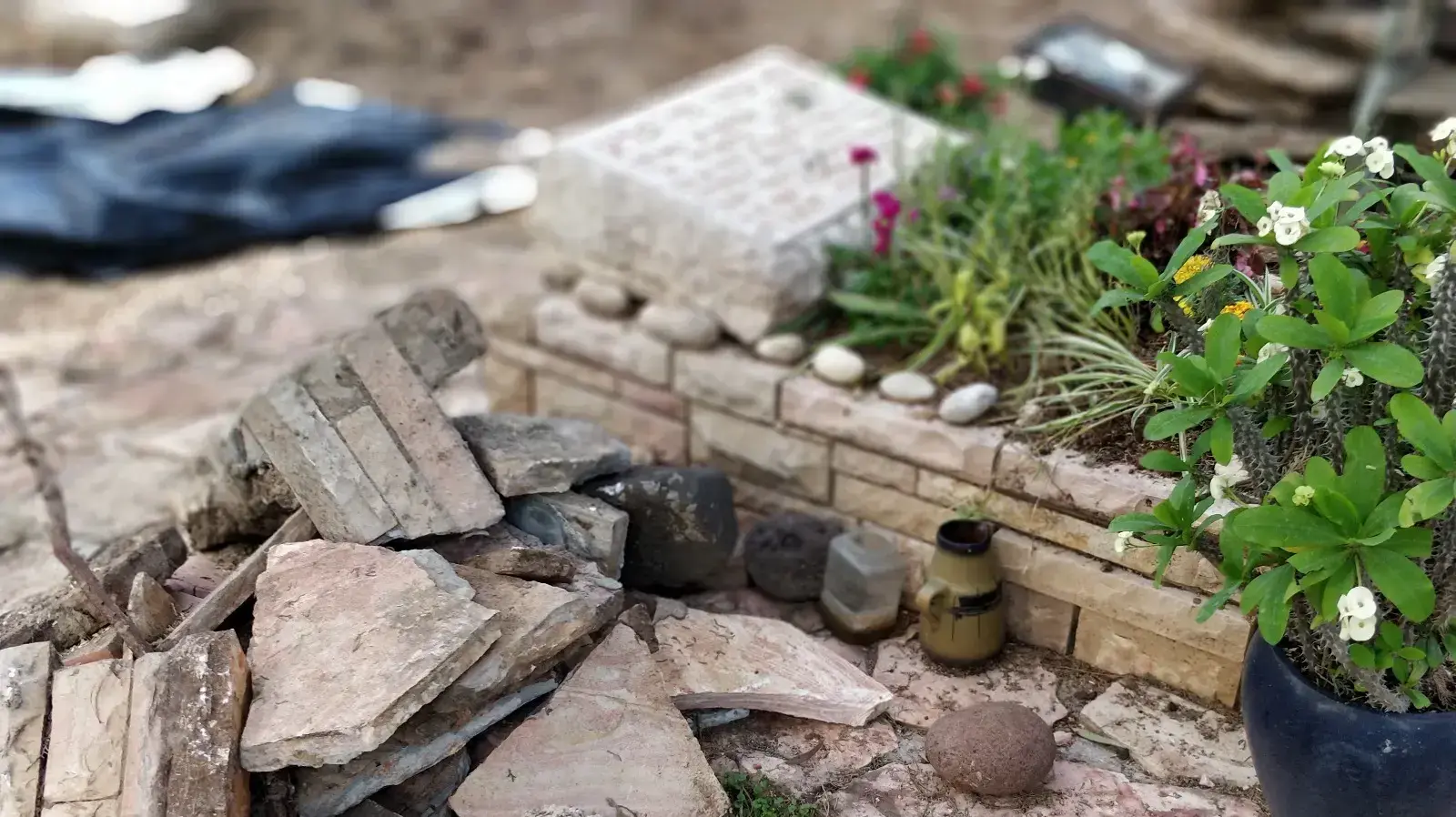 נזקים קשים לקברי חללי צה"ל בדגניה א נזקים קשים לקברי חללי צה"ל בדגניה א
