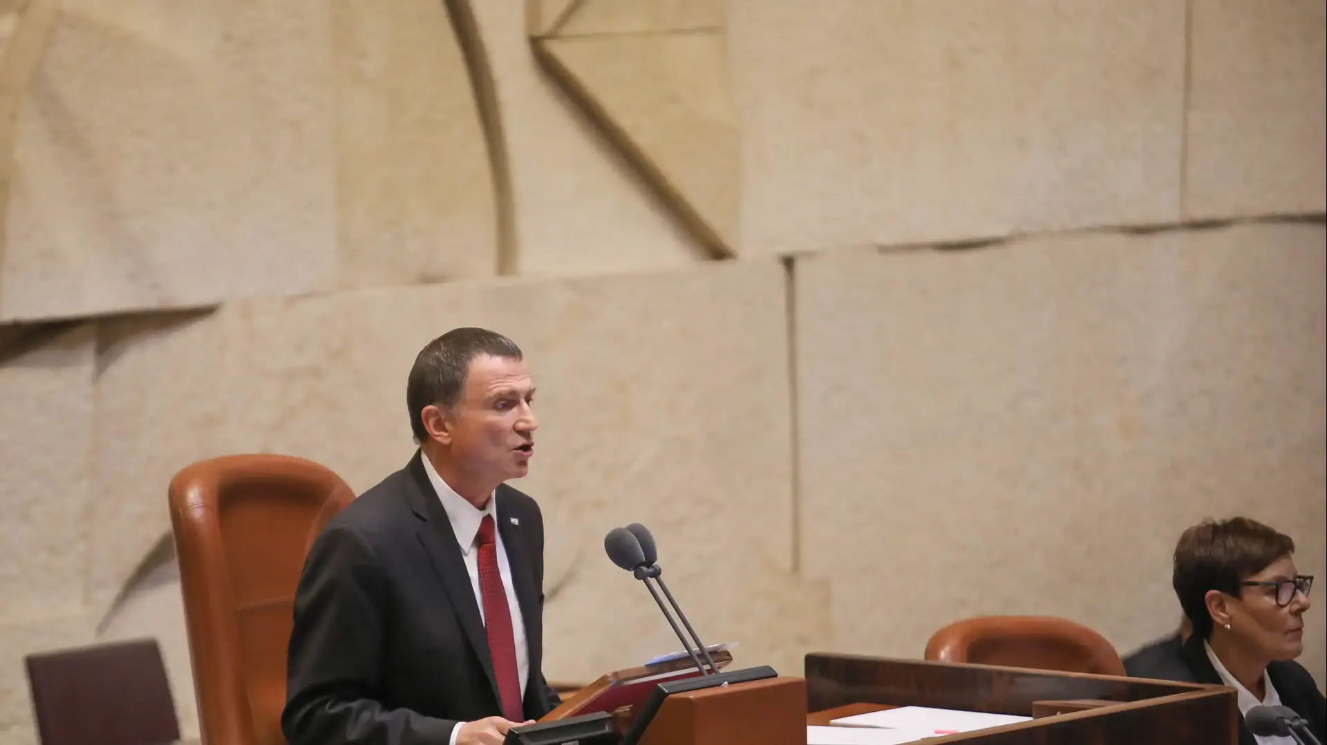 יו"ר הכנסת יולי אדלשטיין במהלך מליאת הכנסת 30 באפריל 2018 יו"ר הכנסת יולי אדלשטיין במהלך מליאת הכנסת 30 באפריל 2018