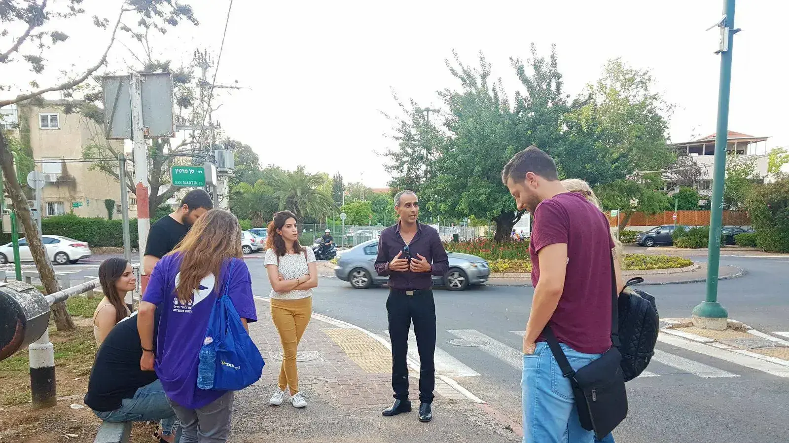 ראש עיריית רמת גן אביהו בן משה עם מתנדבים לסיורים למניעת השלכת בע"ח למדורות ל"ג בעומר. 2 במאי 2018 ראש עיריית רמת גן אביהו בן משה עם מתנדבים לסיורים למניעת השלכת בע"ח למדורות ל"ג בעומר. 2 במאי 2018