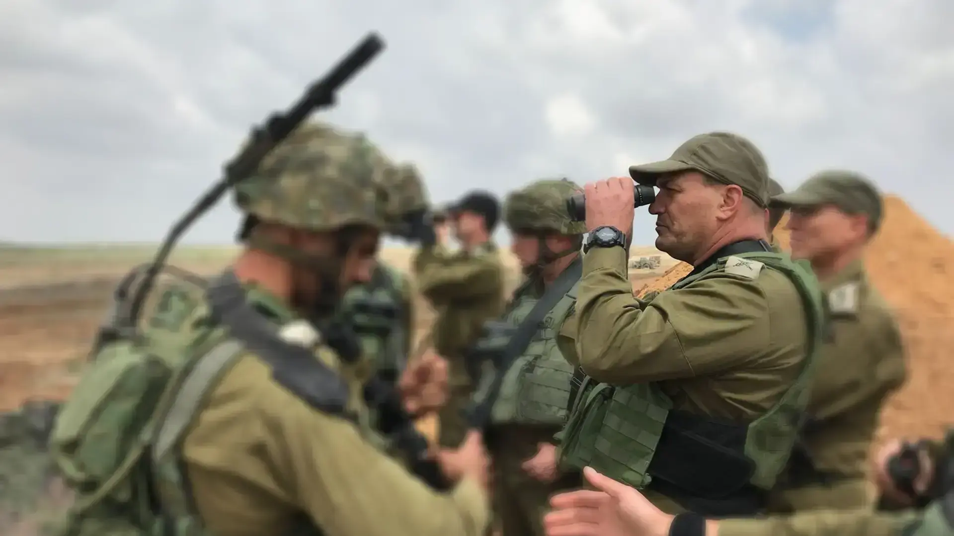 מפקד פיקוד הדרום, אלוף אייל זמיר, ראש אגף המבצעים, אלוף ניצן אלון, מתאם פעולות הממשלה בשטחים, אלוף יואב (פולי) מרדכי, בגבול רצועת עזה, 30 במרץ 2018 מפקד פיקוד הדרום, אלוף אייל זמיר, ראש אגף המבצעים, אלוף ניצן אלון, מתאם פעולות הממשלה בשטחים, אלוף יואב (פולי) מרדכי, בגבול רצועת עזה, 30 במרץ 2018
