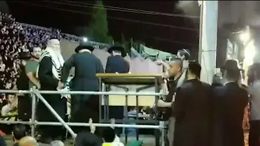 הרב ברלנד, שהורשע בעבירות מין בנשים, הדליק מדורה בהילולה בהר מירון הרב ברלנד, שהורשע בעבירות מין בנשים, הדליק מדורה בהילולה בהר מירון