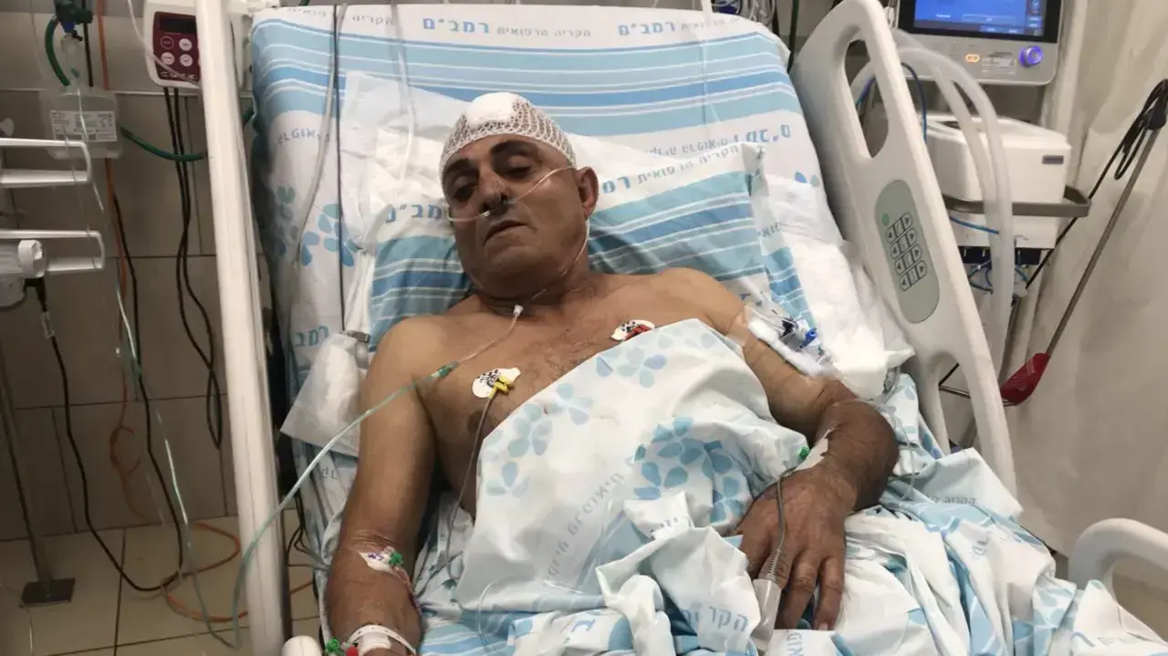 שמעון גבאי נהג האוטובוס הדקור מעפולה בבית החולים רמב"ם, חיפה שמעון גבאי נהג האוטובוס הדקור מעפולה בבית החולים רמב"ם, חיפה