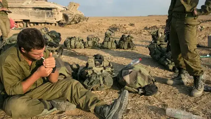 חייל מעשן, 2014