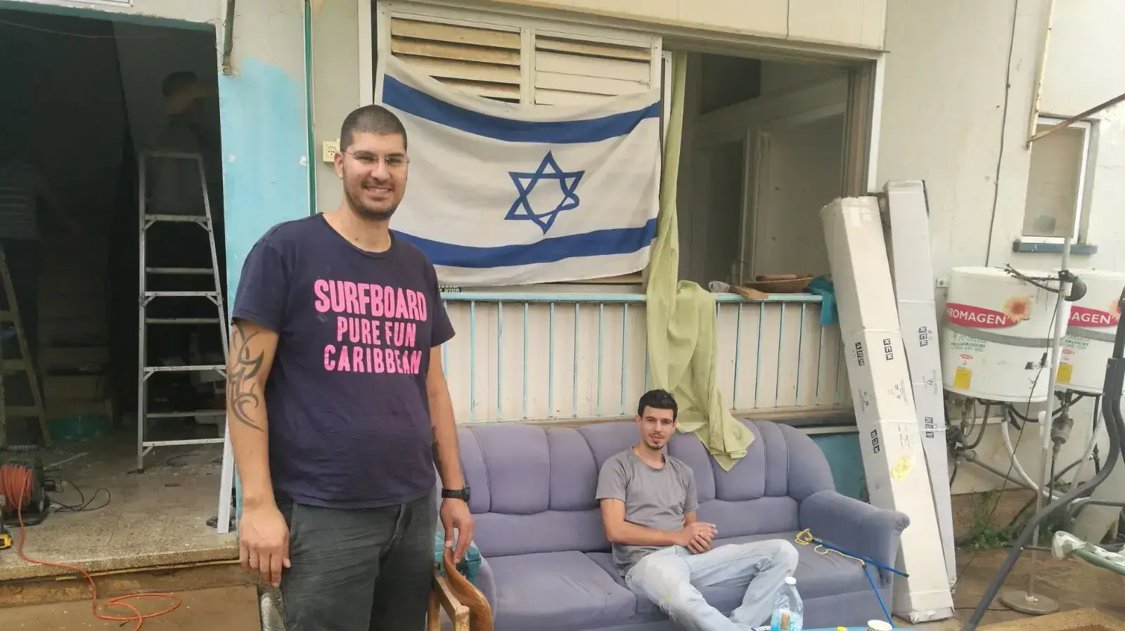 שלומי לוי מימין, אבי מלכה משמאל, קיבוץ דפנה, 7 במאי 2018 שלומי לוי מימין, אבי מלכה משמאל, קיבוץ דפנה, 7 במאי 2018