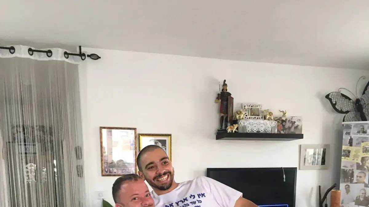 משפחת אזריה לאחר שחרורו של אלאור אזריה משפחת אזריה לאחר שחרורו של אלאור אזריה