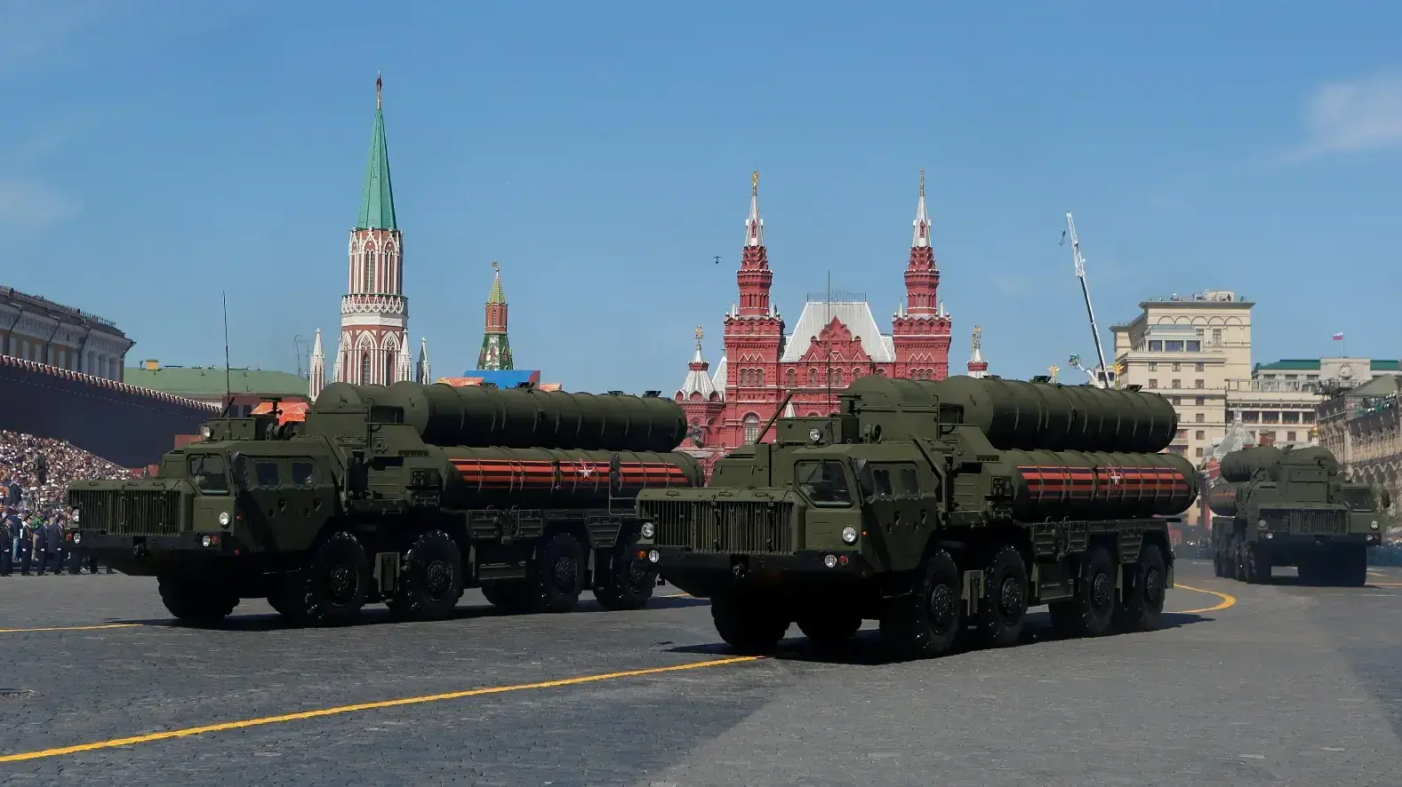 סוללת של מערכת S-400 במצעד יום הניצחון בכיכר האדומה, מוסקבה, רוסיה, 9 במאי 2018