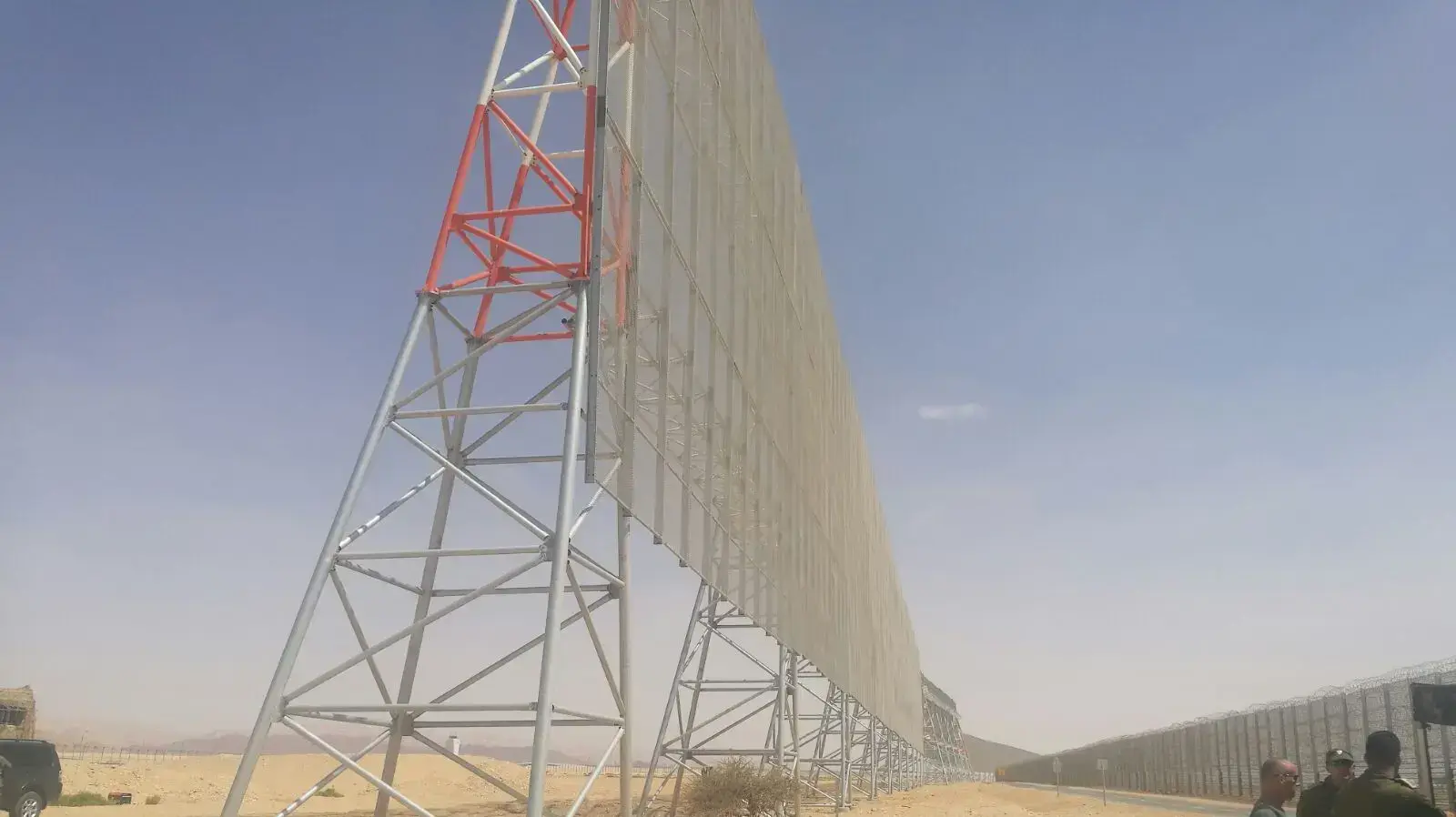 הגדר הגבוהה בעולם שתעצור ירי טילים נ"ט מתקדמים בין הגבול הירדני לשדה התעופה החדש בתמנע הגדר הגבוהה בעולם שתעצור ירי טילים נ"ט מתקדמים בין הגבול הירדני לשדה התעופה החדש בתמנע
