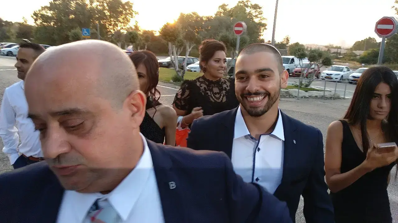 אלאור אזריה מלווה בבני משפחתו הגיעו לחתונת אחיו אדיר בחצר נצר, נצר סירני אלאור אזריה מלווה בבני משפחתו הגיעו לחתונת אחיו אדיר בחצר נצר, נצר סירני
