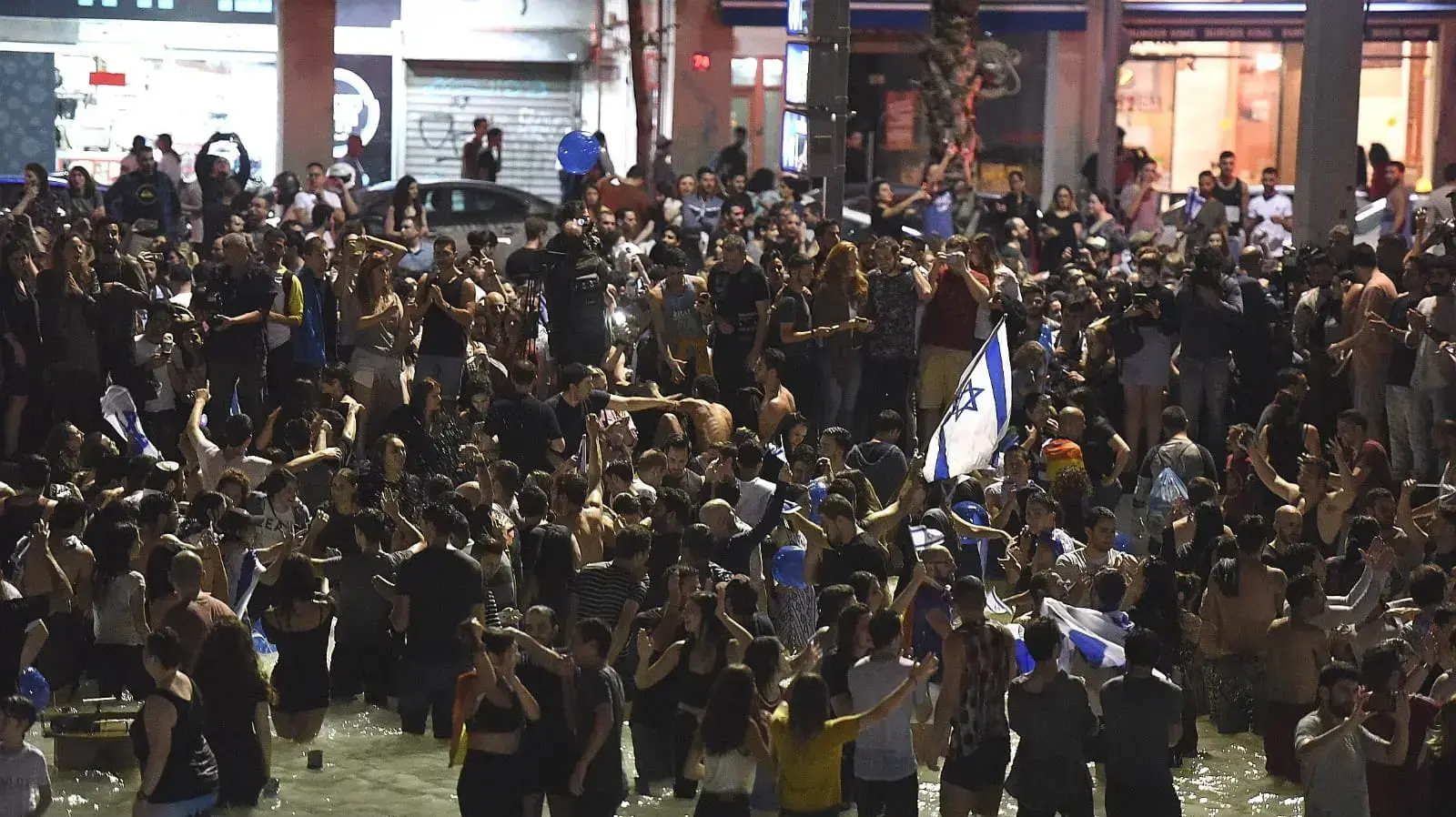 חגיגות ניצחון נטע ברזילי באירוויזיון ה-13 במאי 2018 חגיגות ניצחון נטע ברזילי באירוויזיון ה-13 במאי 2018