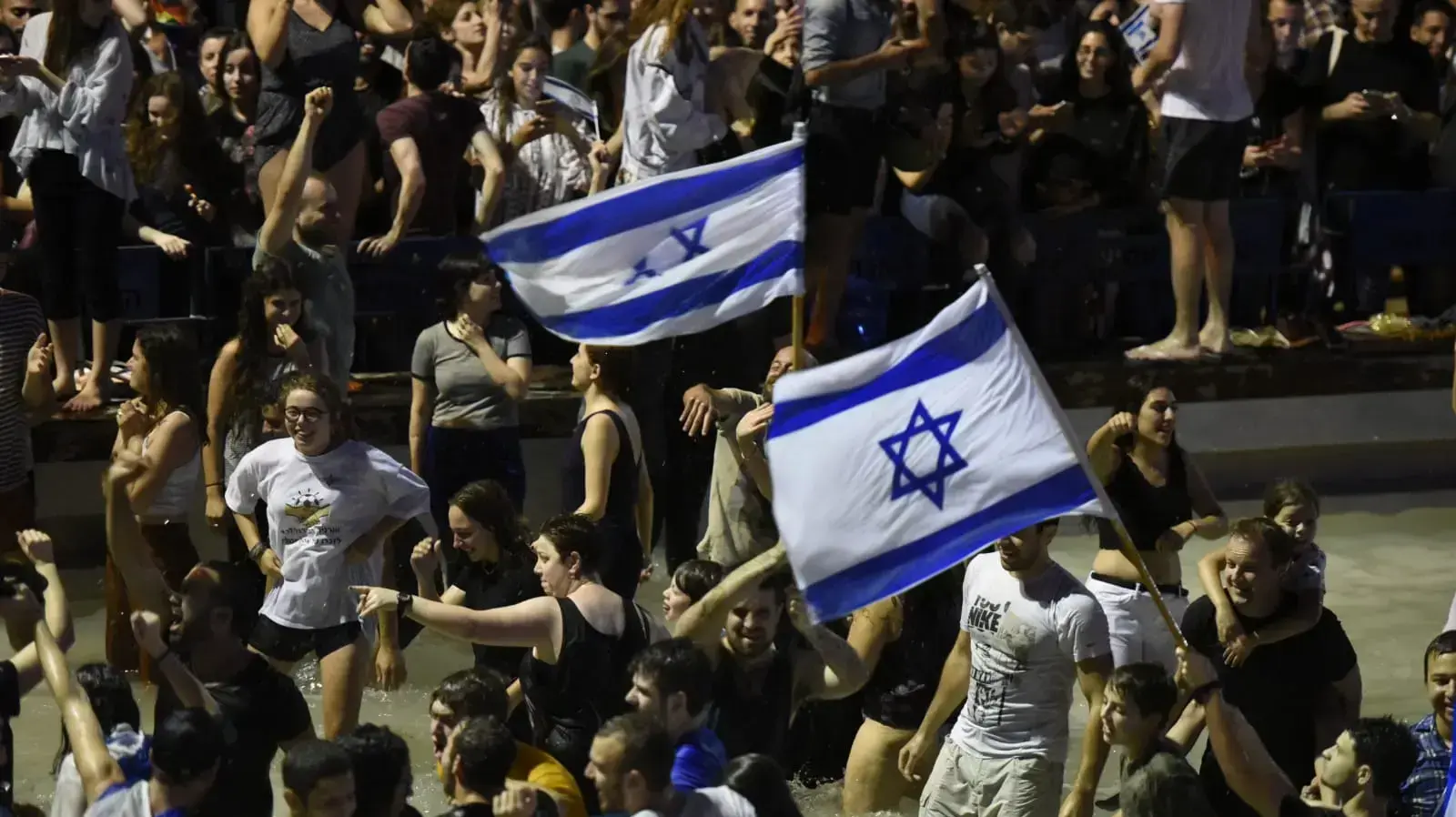 חגיגות זכיית נטע ברזילי באירוויזיון כיכר רבין תל אביב 13 במאי 2017 חגיגות זכיית נטע ברזילי באירוויזיון כיכר רבין תל אביב 13 במאי 2017