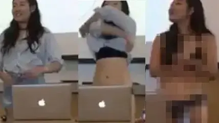 מתפשטת מול כל הכיתה
