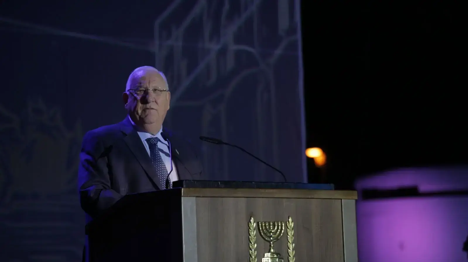 רובי ריבלין הטקס הממלכתי ליום איחוד ירושלים בגבעת התחמושת, ירושלים, 13 במאי 2018 רובי ריבלין הטקס הממלכתי ליום איחוד ירושלים בגבעת התחמושת, ירושלים, 13 במאי 2018