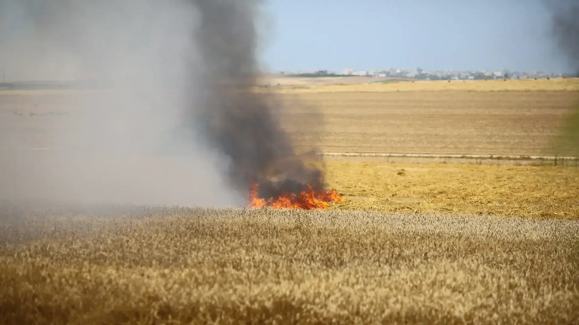 שריפה ליד קיבוץ מפלסים וכפר עזה, 14 במאי 218 שריפה ליד קיבוץ מפלסים וכפר עזה, 14 במאי 218
