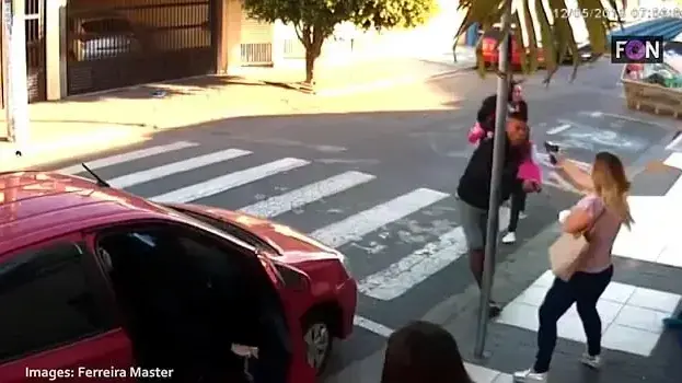 שוטרת יורה בשודד ברחוב בברזיל שוטרת יורה בשודד ברחוב בברזיל