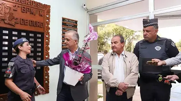 השוטרת שירתה בשודד ברחוב בברזיל מקבל אות הערכה השוטרת שירתה בשודד ברחוב בברזיל מקבל אות הערכה