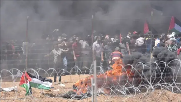 הפגנת פלסטינים בגבול הרצועה במחאה על מעבר שגרירות ארה"ב לירושלים 14 במאי 2018 הפגנת פלסטינים בגבול הרצועה במחאה על מעבר שגרירות ארה"ב לירושלים 14 במאי 2018