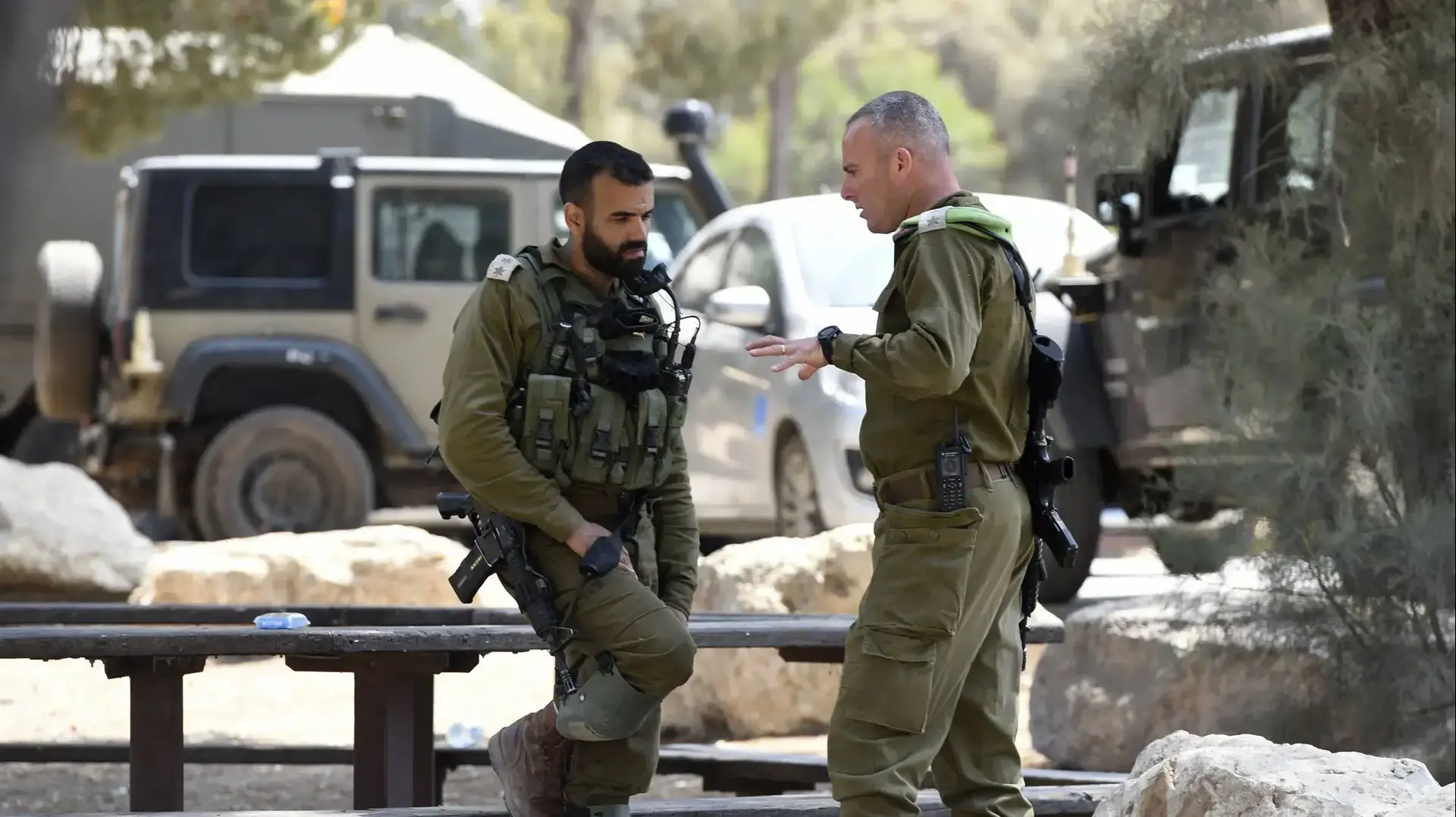 מפקד החטיבה הצפונית ברצועת עזה, אבי רוזנפלד במהלך סיור בגבול הרצועה 15 במאי 2018
מפקד החטיבה הצפונית ברצועת עזה, אבי רוזנפלד במהלך סיור בגבול הרצועה 15 במאי 2018