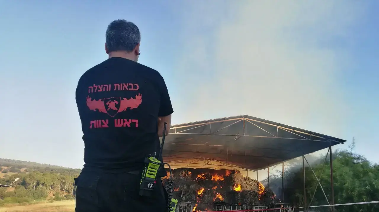 שריפה במתבן בכפר הנוער כדורי ב-17 במאי 2018 שריפה במתבן בכפר הנוער כדורי ב-17 במאי 2018