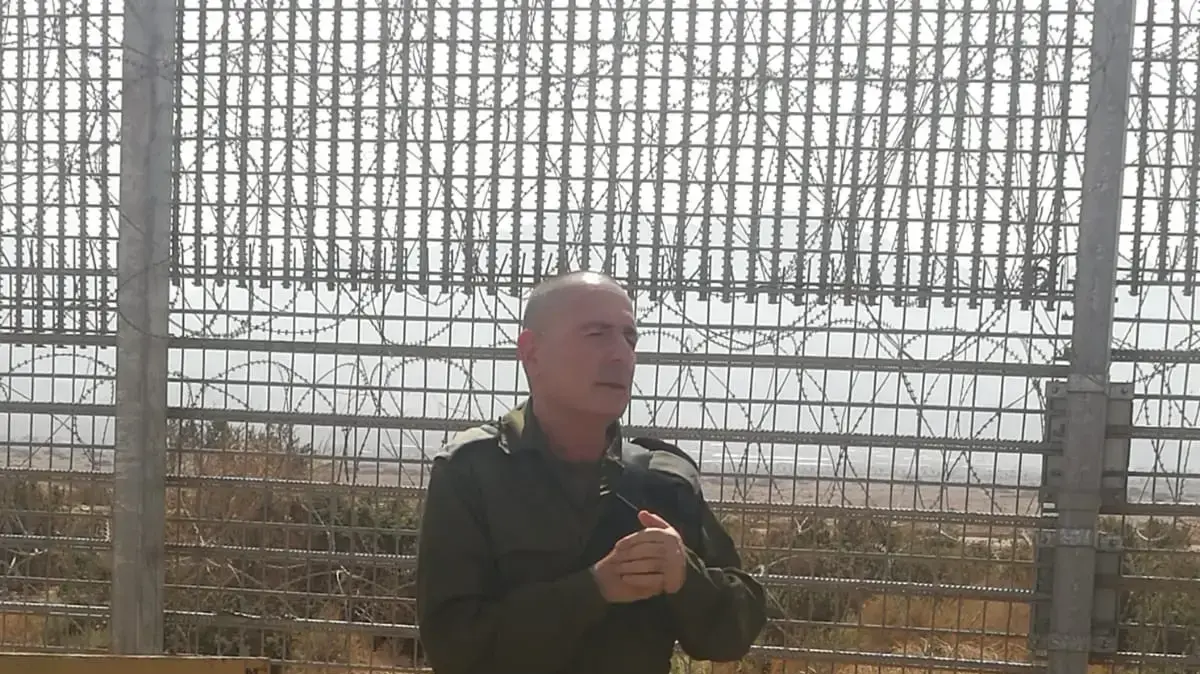 תת אלוף ערן אופיר, ראש מנהלת הגדר בצהל, ליד הגדר הגבוהה בעולם שמטרתה לעצור ירי טילים הוקמה בין הגבול הירדני לשדה"ת החדש בתמנע תת אלוף ערן אופיר, ראש מנהלת הגדר בצהל, ליד הגדר הגבוהה בעולם שמטרתה לעצור ירי טילים הוקמה בין הגבול הירדני לשדה"ת החדש בתמנע